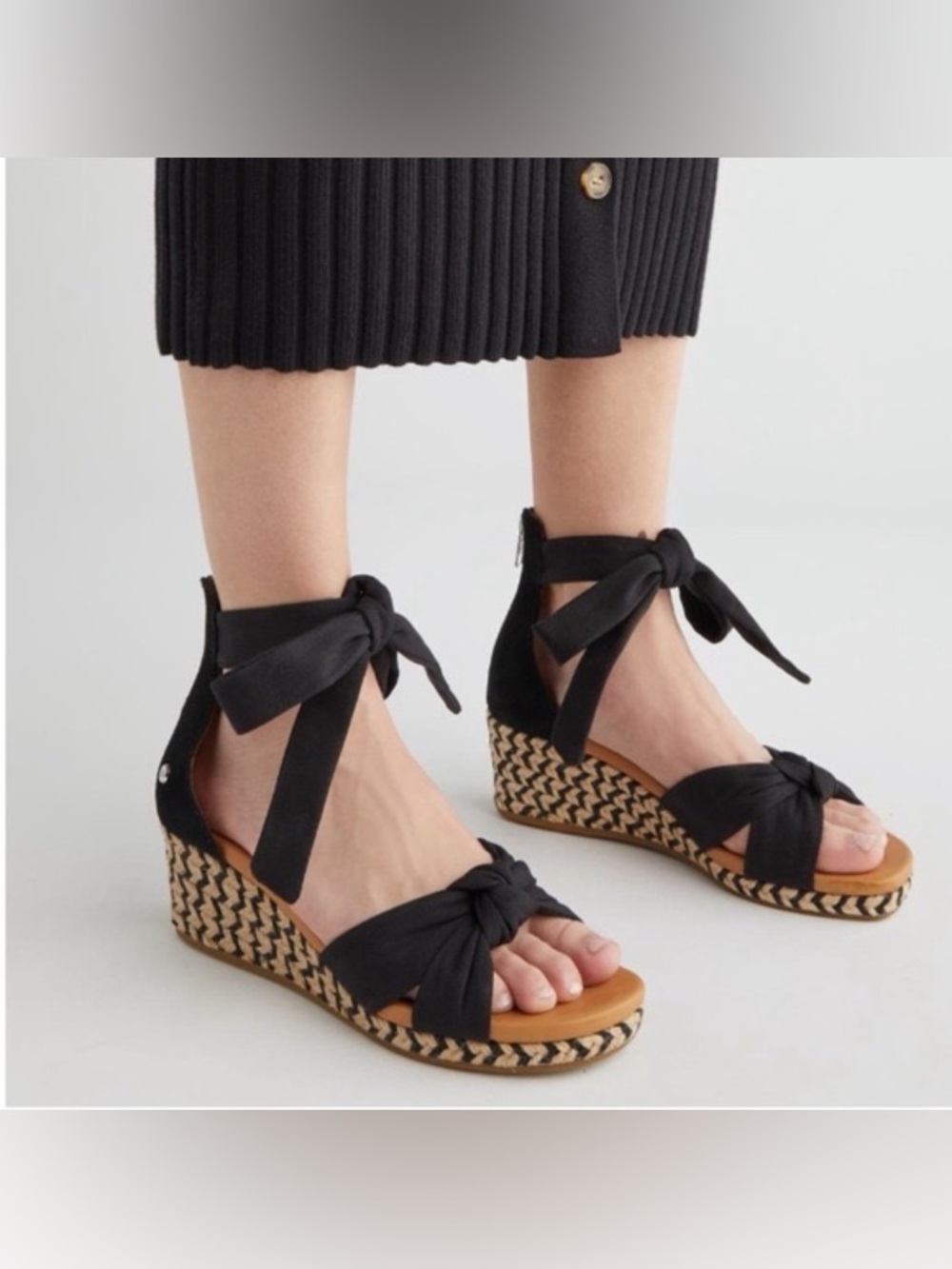 Ugg Yarrow Espadrilles Wedge Sandals Black Canvas & Leather Women’s sz 11